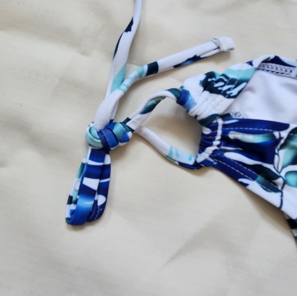 Bathing suit bikini style size L - Picture 2 of 4